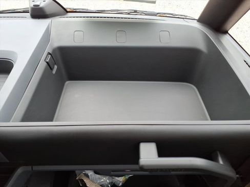 New 2025 Chevrolet Brightdrop 400 w/ Power Door Package image 25