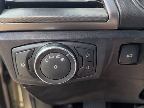 Used 2017 Ford Fusion SE w/ Equipment Group 201A image 10