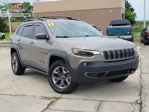 Used 2019 Jeep Cherokee Trailhawk w/ Trailer Tow Group AWD/4WD image 1