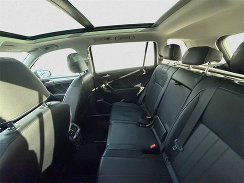 Used 2022 Volkswagen Tiguan SE image 8