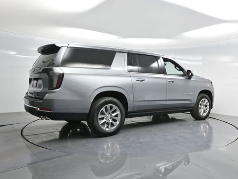 Used 2025 Chevrolet Suburban Premier image 33