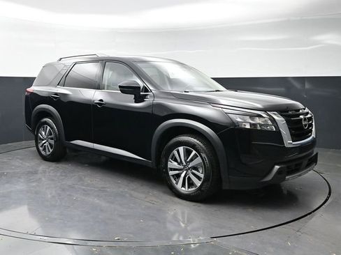 Used 2025 Nissan Pathfinder SL FWD image 3