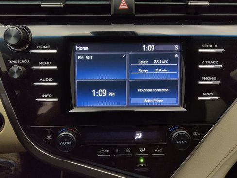 Used 2018 Toyota Camry XLE FWD image 25