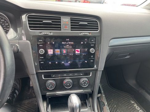 Used 2018 Volkswagen Golf SE FWD image 12