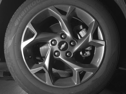 Used 2025 Chevrolet Trax LT w/ LT Convenience Package FWD image 13