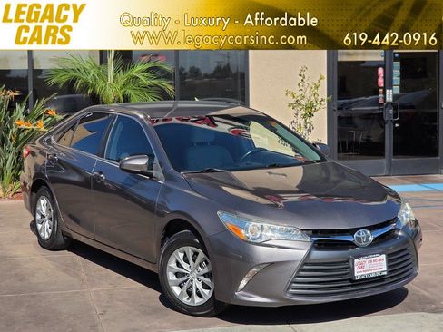 Used 2017 Toyota Camry LE FWD image 1