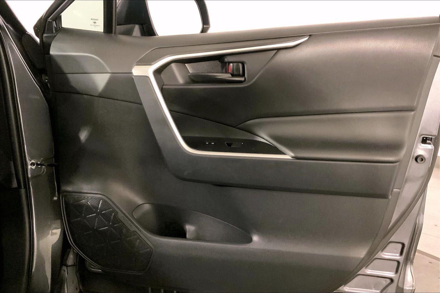 Used 2025 Toyota RAV4 LE AWD/4WD image 25