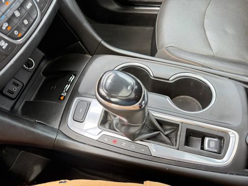 Used 2018 Chevrolet Equinox Premier image 27