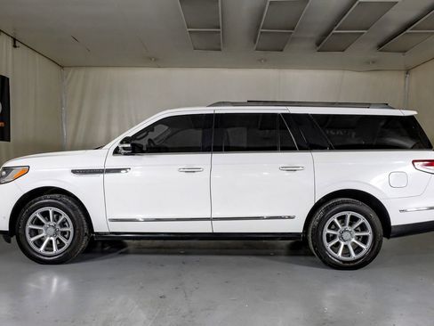 Used 2022 Lincoln Navigator L Reserve image 11