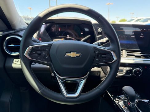 Used 2026 Chevrolet Trax LT w/ LT Convenience Package FWD image 17