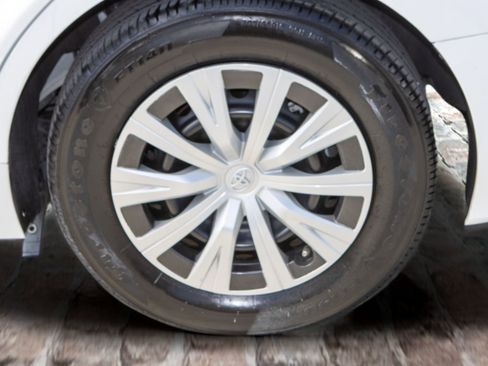 Used 2023 Toyota Camry LE image 34