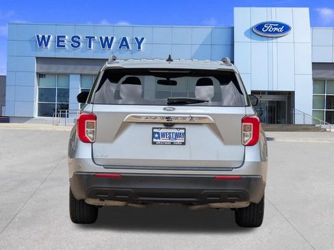 Used 2022 Ford Explorer XLT RWD image 4