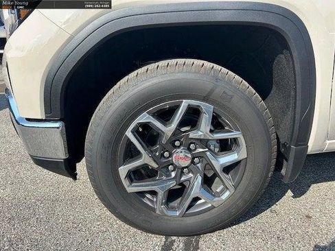 New 2026 GMC Sierra 1500 SLE image 2