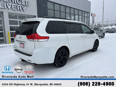 Used 2012 Toyota Sienna Limited w/ Premium Pkg image 9