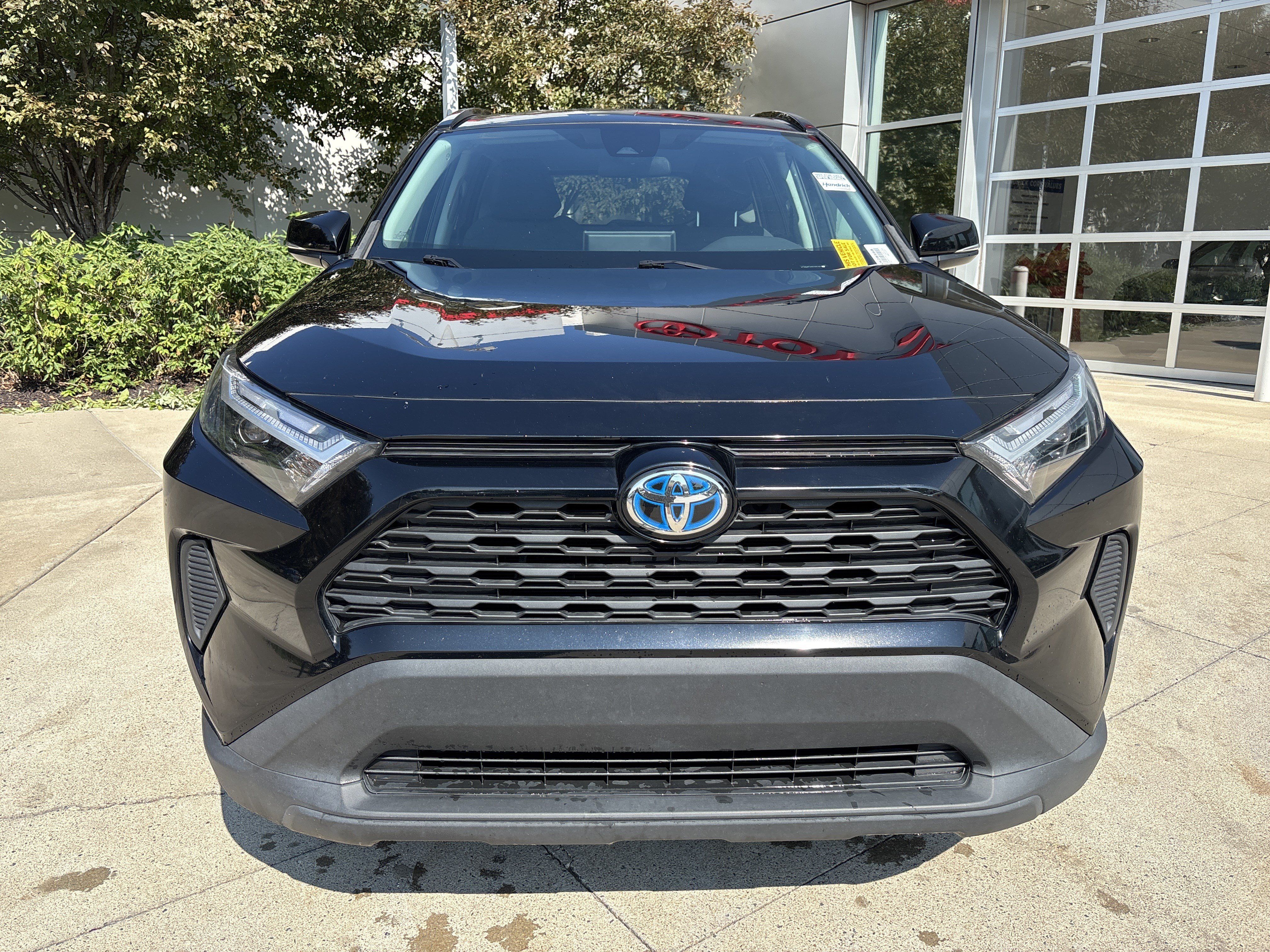 Used 2023 Toyota RAV4 LE AWD/4WD image 5