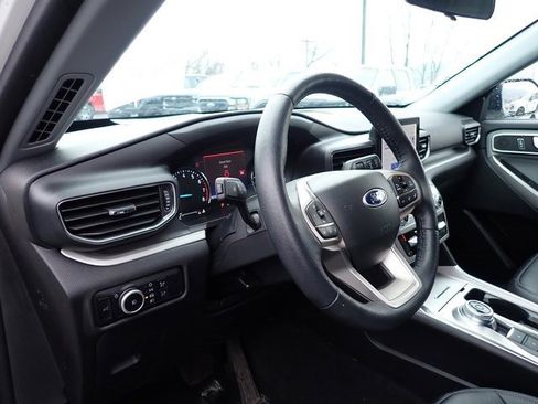 Used 2023 Ford Explorer XLT w/ Equipment Group 202A image 15