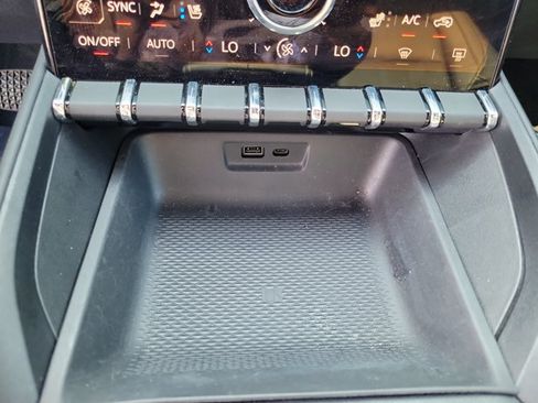 Used 2025 GMC Terrain Elevation w/ Elevation Premium Package AWD/4WD image 32