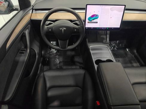 Used 2024 Tesla Model Y Long Range AWD/4WD image 4
