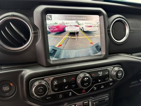 Used 2020 Jeep Gladiator Overland AWD/4WD image 9