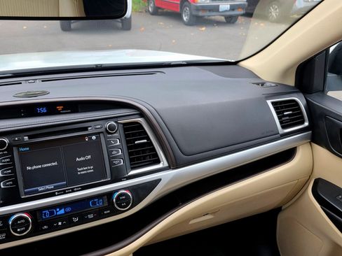 Used 2016 Toyota Highlander LE AWD/4WD image 34