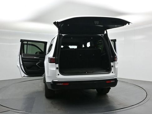 Used 2024 Jeep Wagoneer Series II w/ Flexible Seating Group image 38