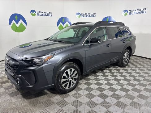 Used 2025 Subaru Outback Premium w/ Popular Package #1A image 3