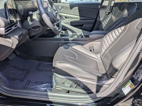 Used 2024 Hyundai Elantra Limited image 12