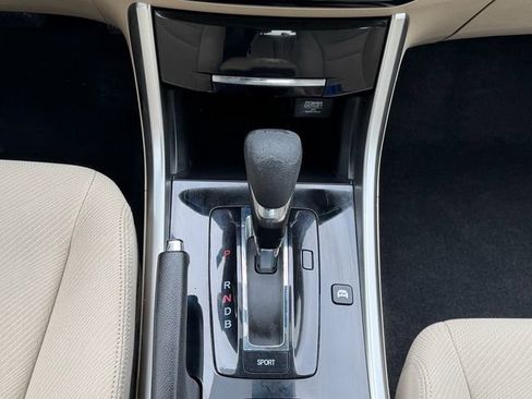 Used 2017 Honda Accord Hybrid Sedan image 21