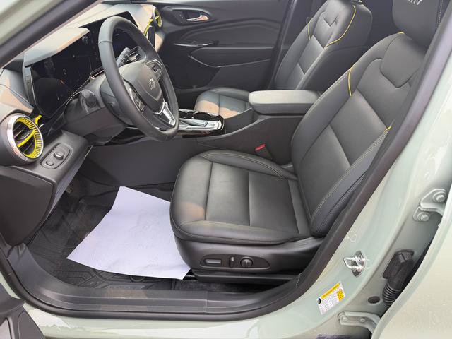 Used 2025 Chevrolet Trax ACTIV w/ Sunroof Package FWD image 9