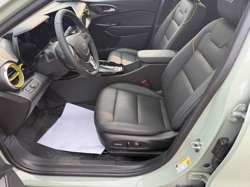 Used 2025 Chevrolet Trax ACTIV w/ Sunroof Package FWD image 9