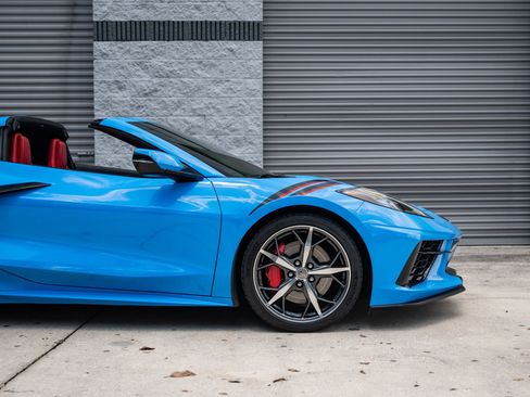 Used 2021 Chevrolet Corvette Stingray Coupe w/ Z51 Performance Package RWD image 19