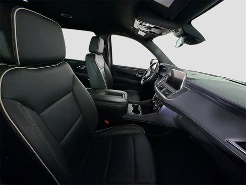 Used 2024 GMC Yukon XL SLT w/ SLT Luxury Package image 23