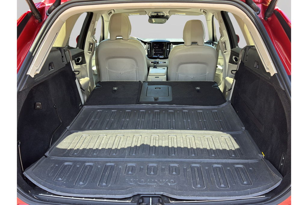 Used 2019 Volvo XC60 T6 Momentum w/ Multimedia Package AWD/4WD image 9