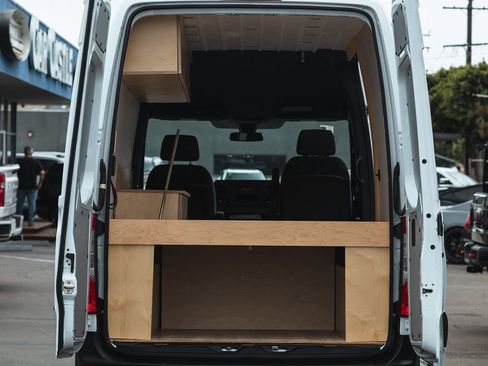 Used 2021 Mercedes-Benz Sprinter 2500 image 7