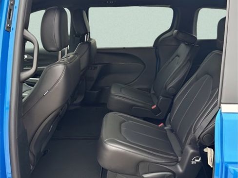 New 2026 Chrysler Pacifica Select image 24