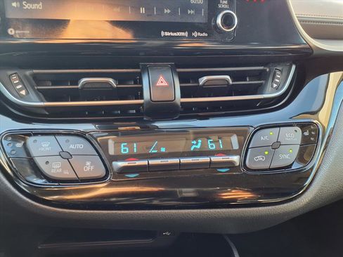 Used 2021 Toyota C-HR Limited image 7