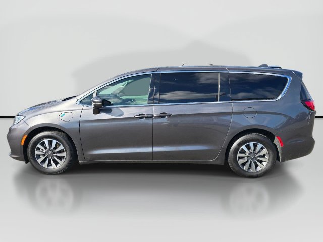 Used 2022 Chrysler Pacifica Touring-L FWD image 2