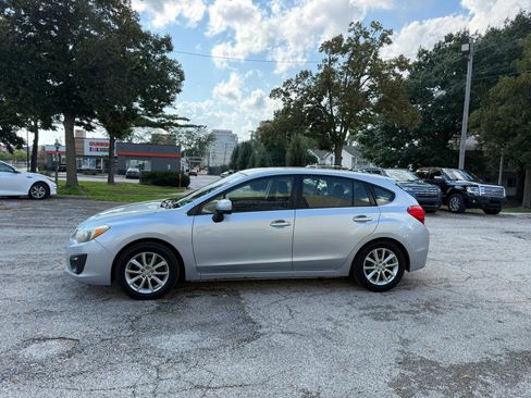 Used 2013 Subaru Impreza 2.0i Premium w/ All-Weather Pkg AWD/4WD image 4