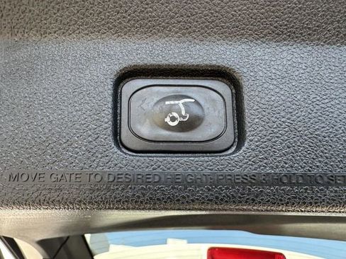 Used 2018 Ford Explorer XLT w/ Equipment Group 202A AWD/4WD image 23