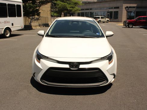 Used 2023 Toyota Corolla LE FWD image 3