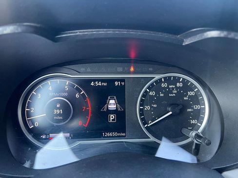 Used 2021 Nissan Versa SV image 19