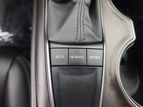 Used 2024 Toyota Camry SE image 34