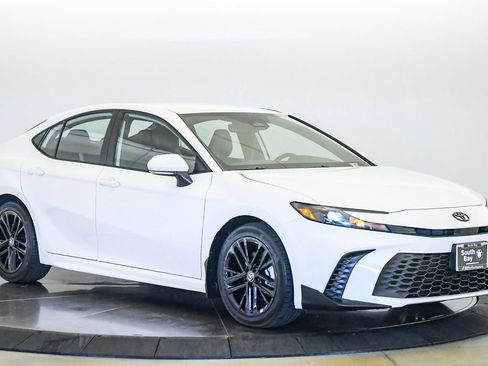 Used 2025 Toyota Camry SE w/ Multimedia Upgrade Package FWD image 6
