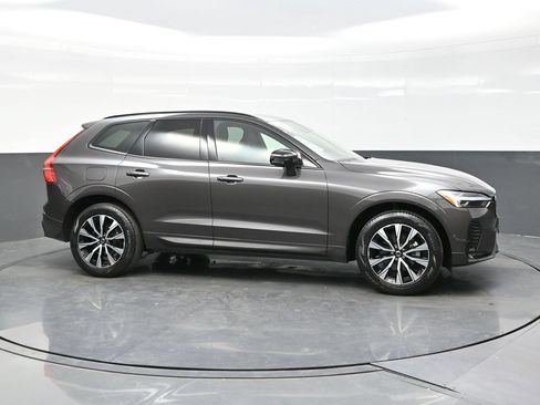Used 2024 Volvo XC60 B5 Plus AWD/4WD image 8