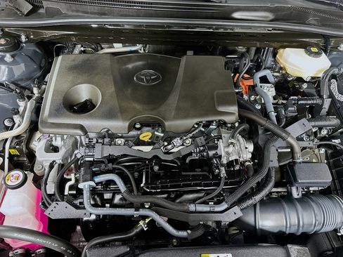 Used 2025 Toyota Camry LE image 33