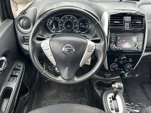 Used 2018 Nissan Versa Note SV FWD image 16