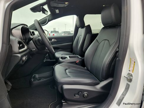 New 2026 Chrysler Voyager LX image 28