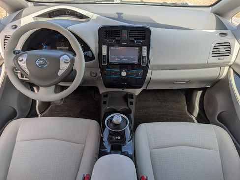 Used 2011 Nissan Leaf SL FWD image 4