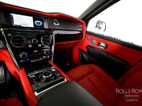 Used 2020 Rolls-Royce Cullinan image 15
