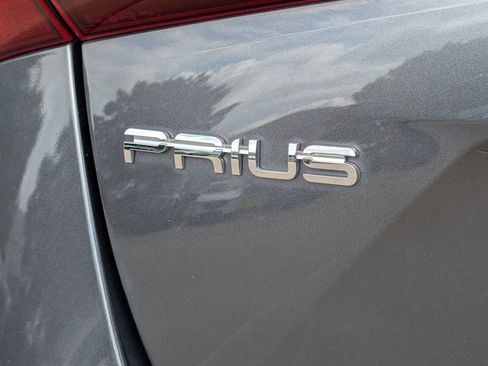 Used 2021 Toyota Prius LE FWD image 31